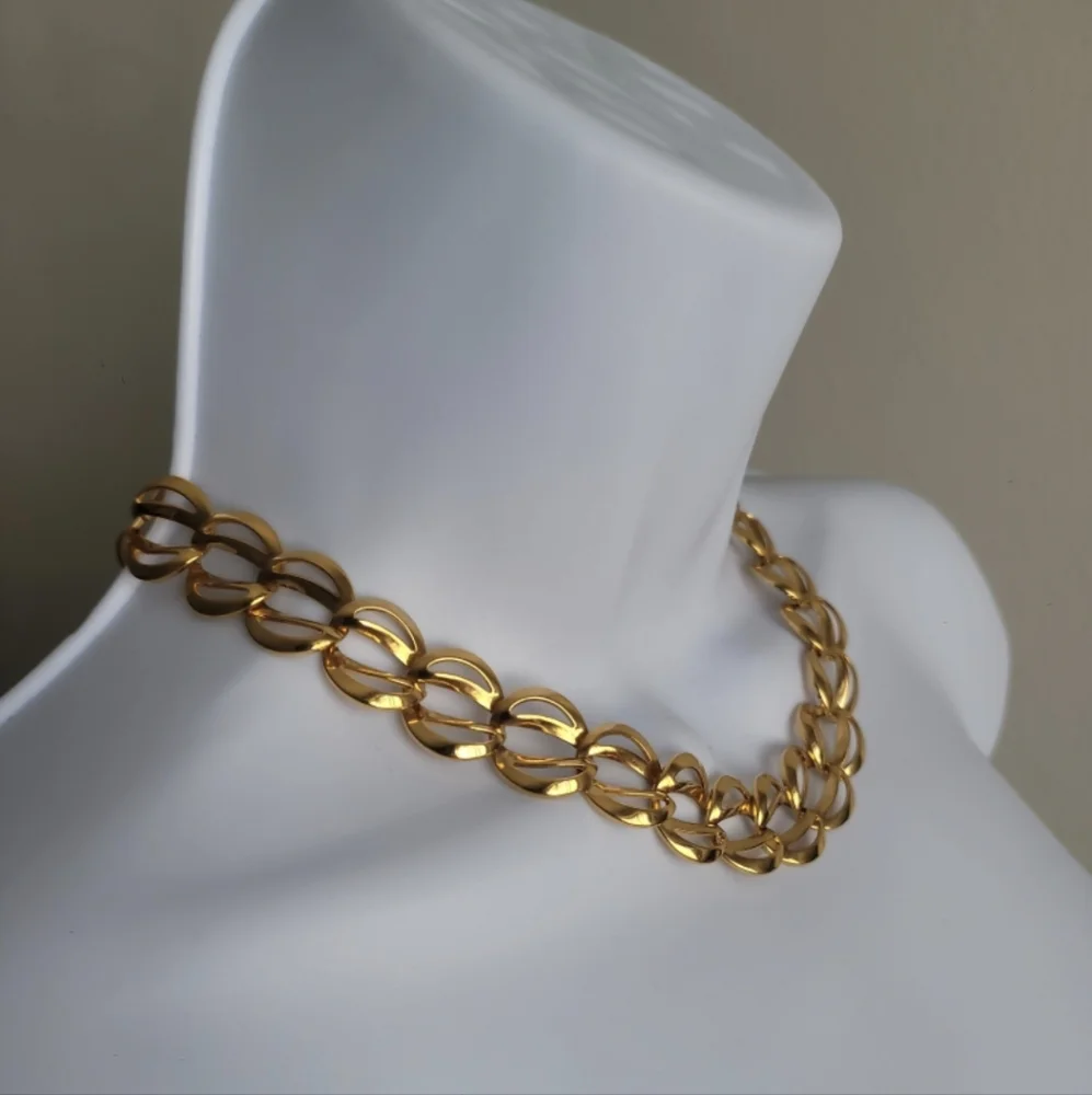 Vintage Napier Elegant Gold Tone Necklace